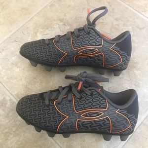 Kids Under Armour soccer cleats Size 11